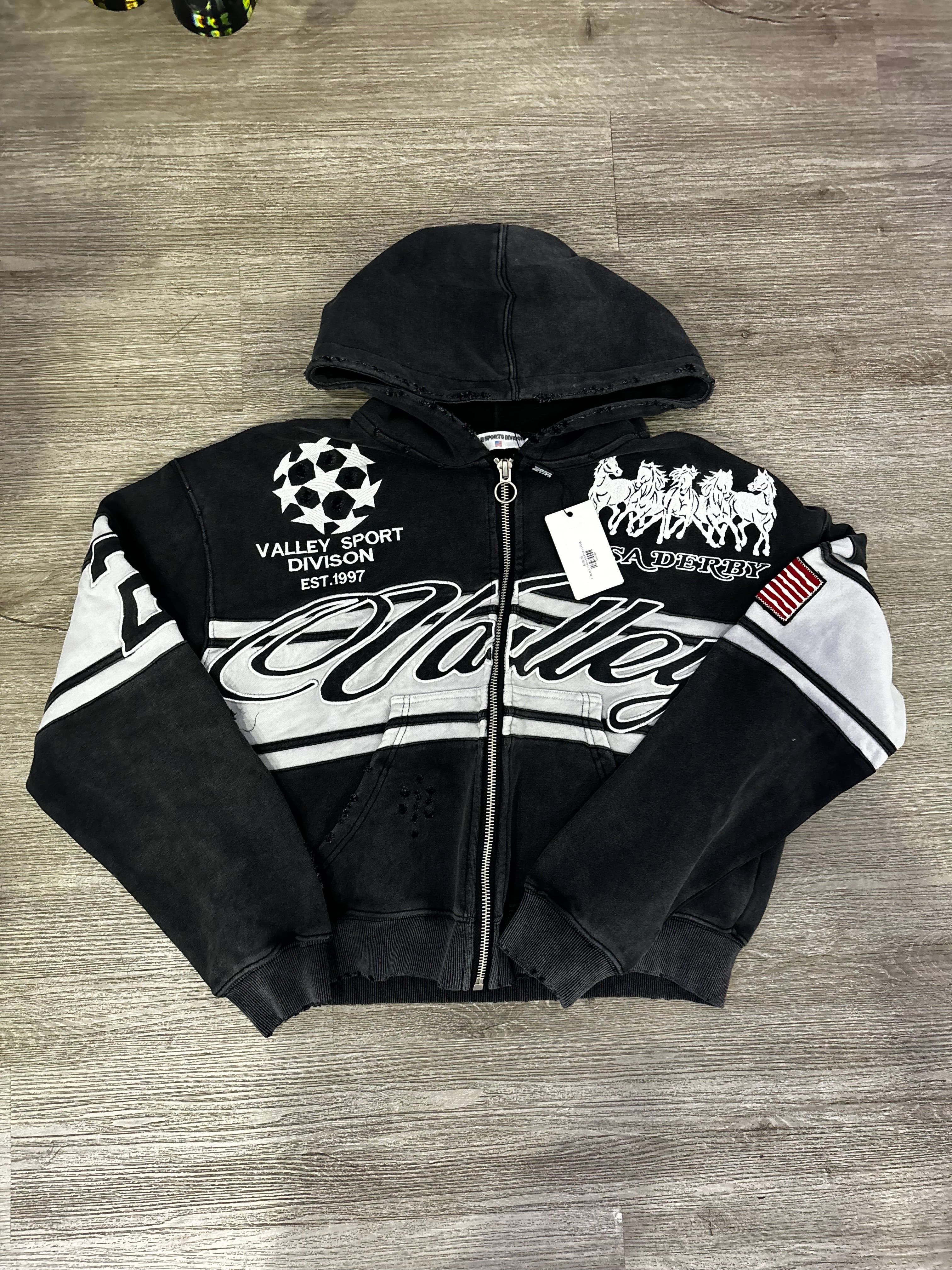 Vale lives zip up sport division black