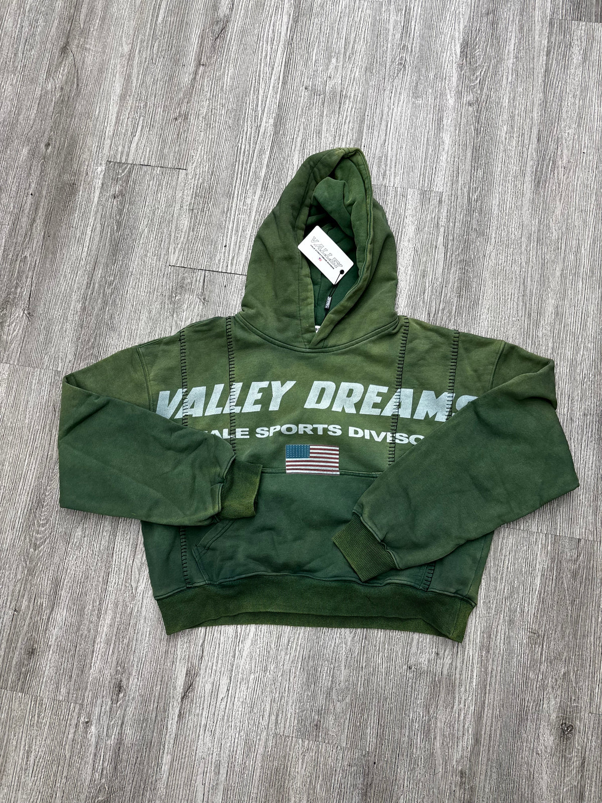 Vale lives sports division stitch green